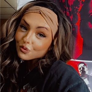 Meet your Posher, Macy